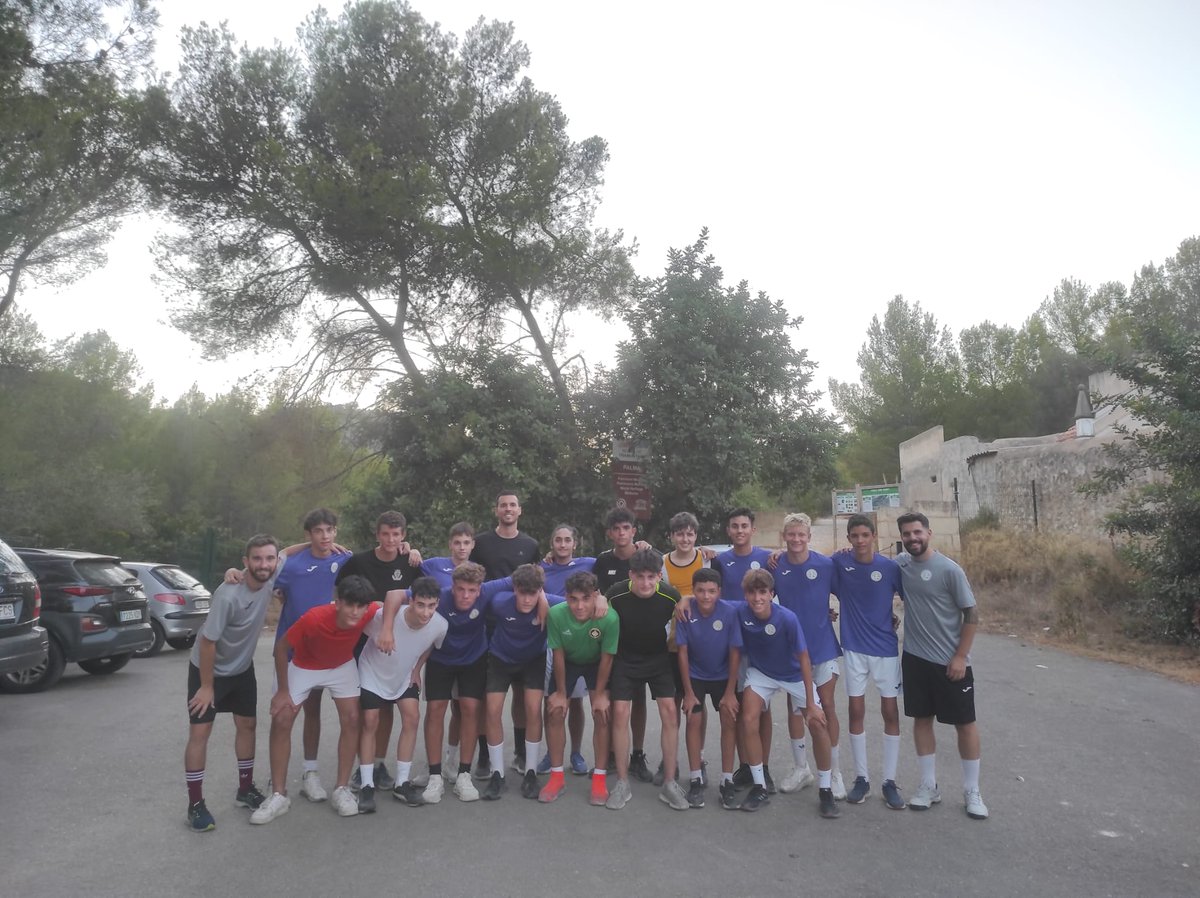 CDCIDE's tweet photo. #SOMCIDE
CADETE CIDE A
ENTRENOS DIFERENTES
SON PUIG
RAAASS⚽️⚽️⚽️🗡️🗡️🗡️🗡️ https://t.co/WHxSXKvTb7