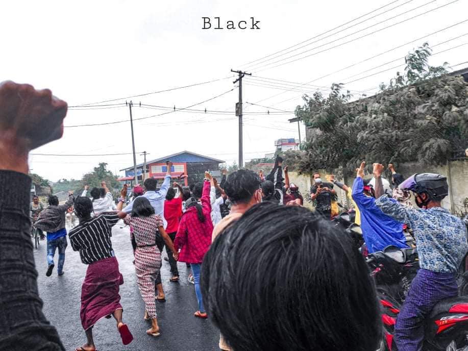 Myanmar_Now_Eng's tweet image. More protests in Mandalay today (Aug 20) despite restrictions imposed by Myanmar's military junta. This time, it is the Mandalay University students who marched against the coup regime. 

Photos: CJ

#WhatsHappeningInMyammar