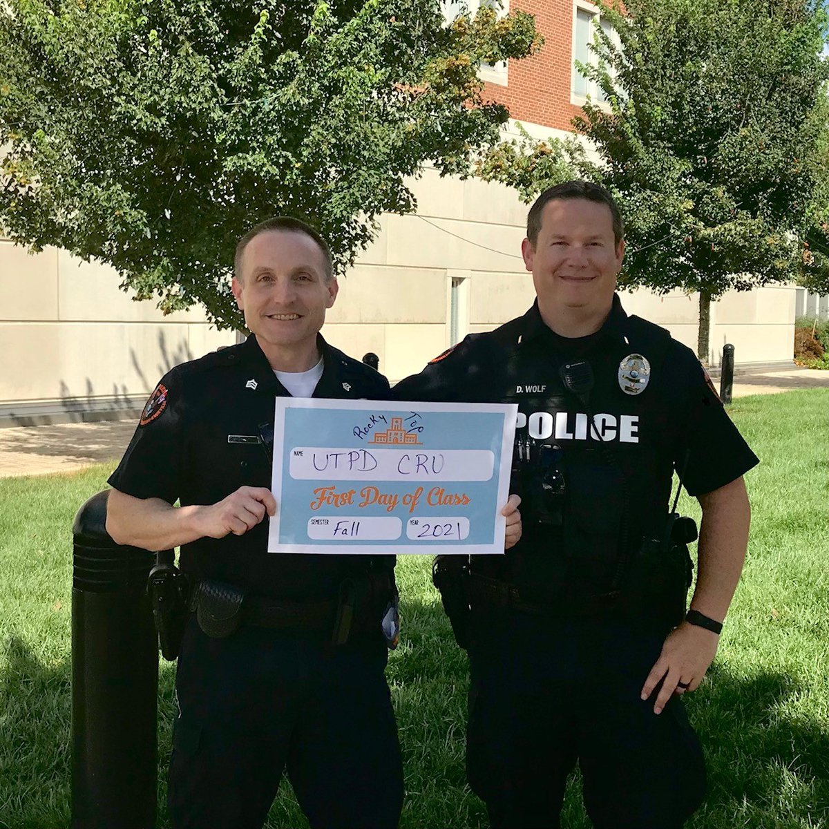 UTPolice's tweet photo. We were thrilled to participate in Big Orange Welcome festivities this week! It was so good to meet and greet Vols at the @MSL_UTK Welcome Back Celebration, @UT_RecSports RecFest, and have our photo made as part of #FirstDayUTK! https://t.co/ROBmYaMixx