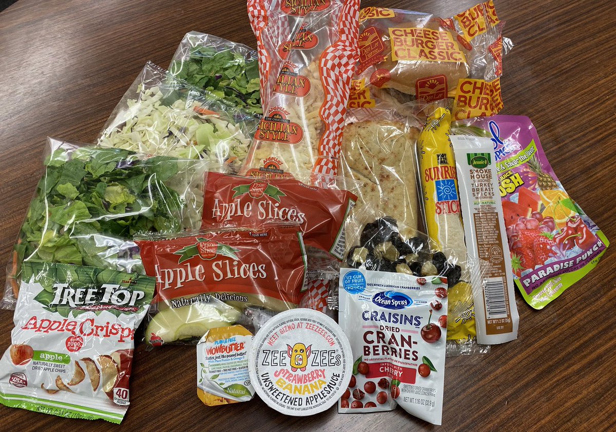 CafeLA_lausd's tweet photo. All schools in LAUSD will be distributing weekend meal kits. Stop by your child’s school and pick up your kit. Our Café LA staff at Evergreen ES are happy to serve you! https://t.co/6MjUHYYdrt