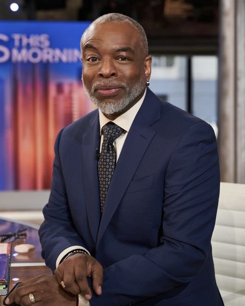 QondiNtini's tweet photo. LeVar Burton finding out that Mike Richards got fired from Jeopardy before he even started 🤭 https://t.co/L6P6G4Sblp