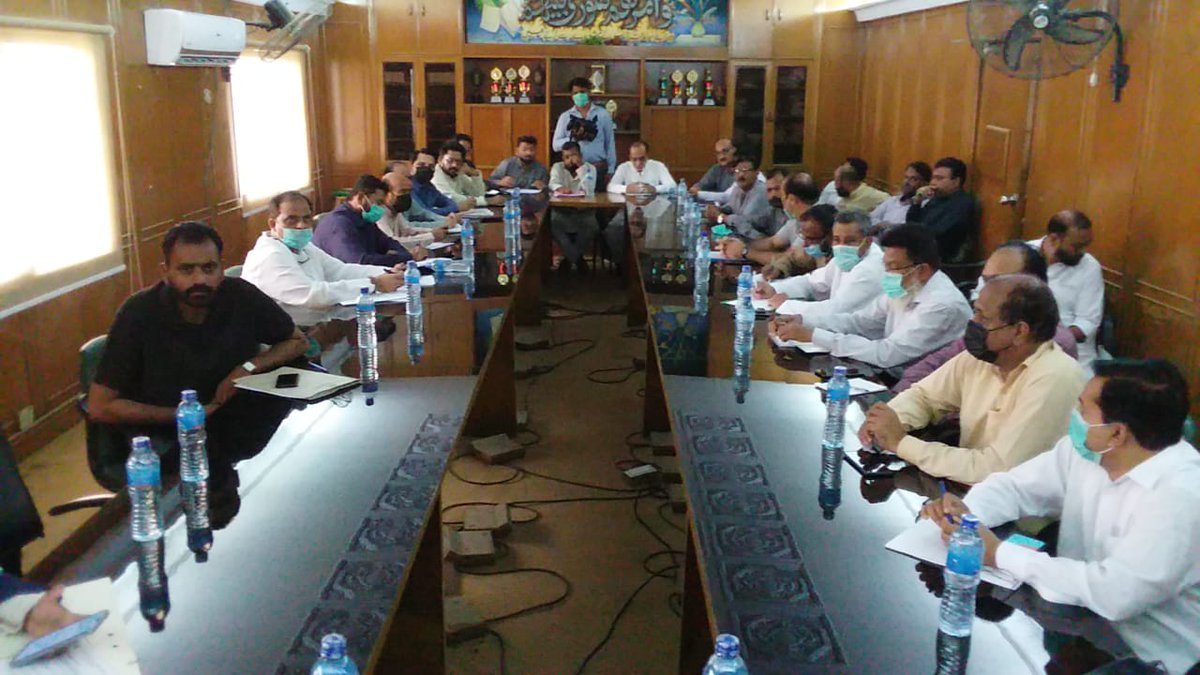 Dmccentralkhi's tweet photo. @DCKhiCentral
#Mr. @TheTahaSaleem
Chaired follow-up meeting discussed last agenda, instructed for lodging FIR of persons throwing garbage on the road,Nullah.
MC Dr. Ali Zaidi, AC,s, DMC officials rep of K.E, KWSB attended meeting https://t.co/aEp62QTrpf