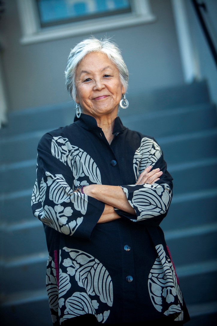 Dr. Satsuki Ina, recipient of the 2021 Foreign Minister’s Commendation, is a psychotherapist and has worked in trauma therapy for Japanese Americans for more than 30 years. She has also produced documentaries, raising awareness of the history of Japanese American internment.