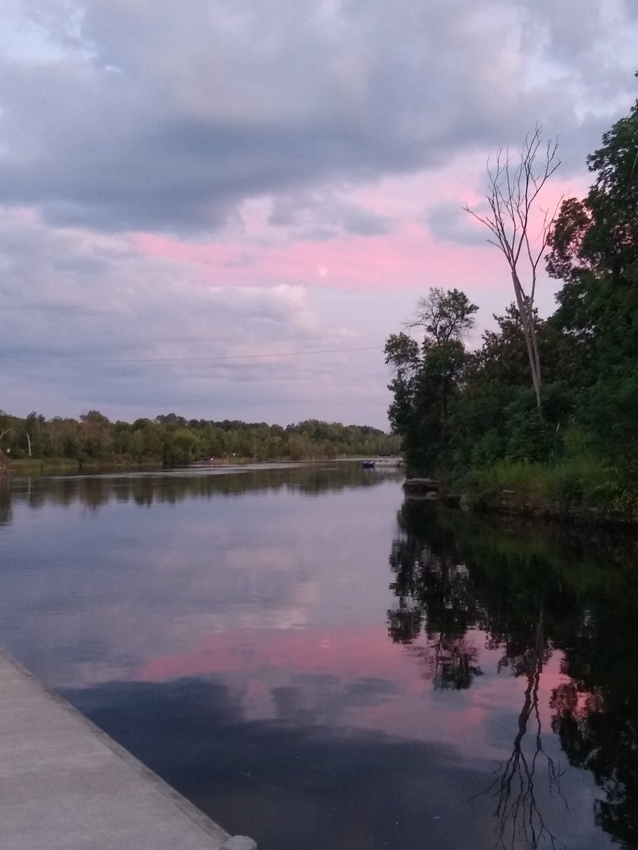 Showalter_anne's tweet photo. A little obsessed with the sunset these days.  This one is taken from the south east end of the locks in Lakefield.
Does it look like a trans flag to anyone else?  🏳️‍⚧️#LakefieldPride @LakefieldPride https://t.co/ZXg7pfgK3o