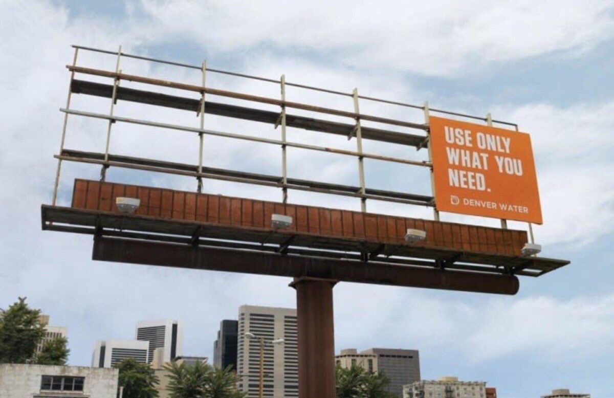 Youshaei's tweet photo. Denver Water took a literal approach when promoting conscious water use. They only used what they needed, a tiny corner of a full billboard. Thoughts?🤔 https://t.co/CYWnTHCMjC