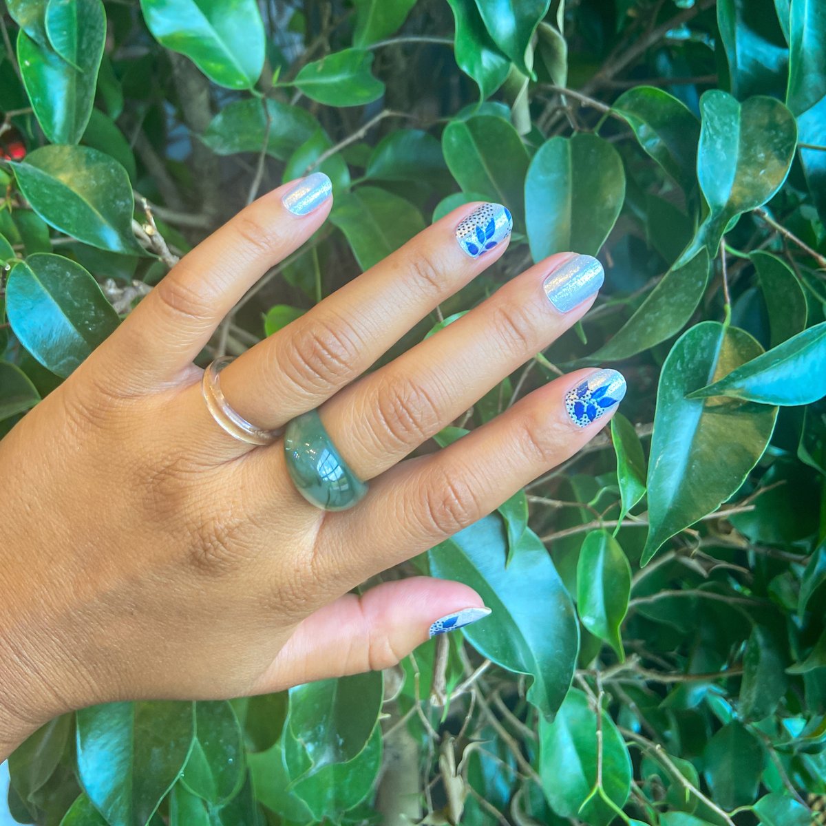 colorstreet's tweet photo. Friday mani check! 💅 What Color Street shade you're wearing or applying for the weekend ahead? 😎

Shade shown: Leaf it To Me. 🍃 https://t.co/tiFj1m9X96