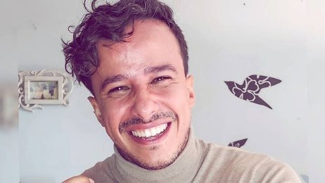 ListinDiario's tweet photo. Andy Iturbides no da señales desde ayer. Salió de su trabajo como a las 9:30 de la mañana. Se dirigió a su casa en Gascue, donde reside junto a su madre, dejó su carro en el estacionamiento y el celular y se fue con rumbo desconocido.

 https://t.co/g8hRFAxLNQ

#ListínDiario https://t.co/vm9A4d0Hiw