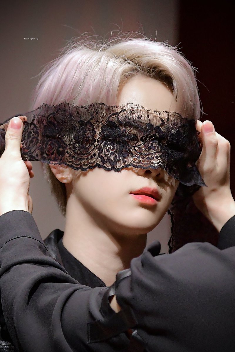 0__hoony's tweet photo. 김선우 진차 어이업서
애들다 눈가리는데
자기혼자서 체리포장함 https://t.co/dy6IsMXT9i
