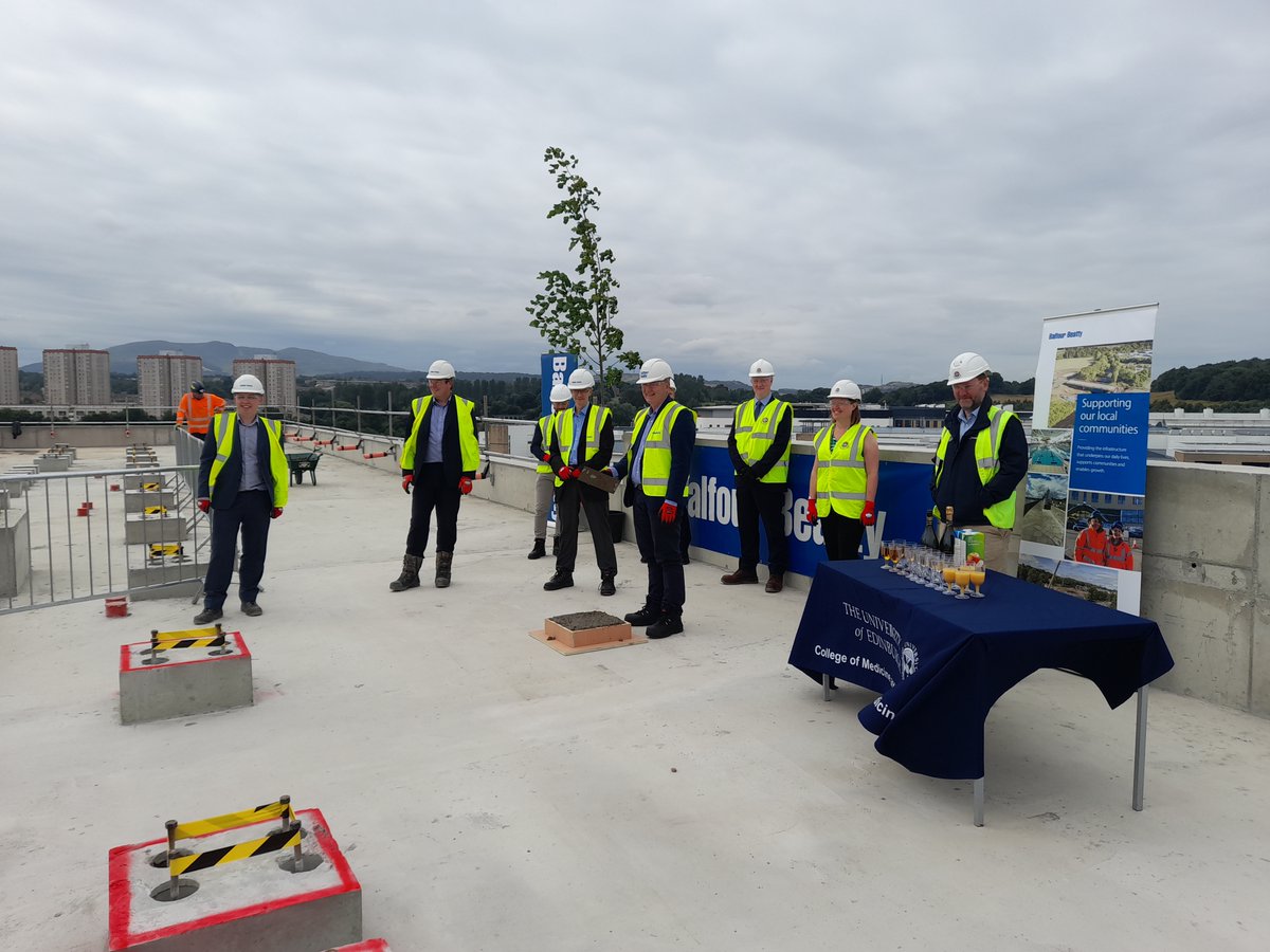 balfourbeatty's tweet photo. Our team working on The Institute for Regeneration and Repair (IRR) Project alongside @EdinUniEstates celebrated a significant milestone - laying the last piece of concrete on the roof. The team celebrated with a traditional topping out ceremony. A fantastic achievement! https://t.co/OmxF2H9aSb
