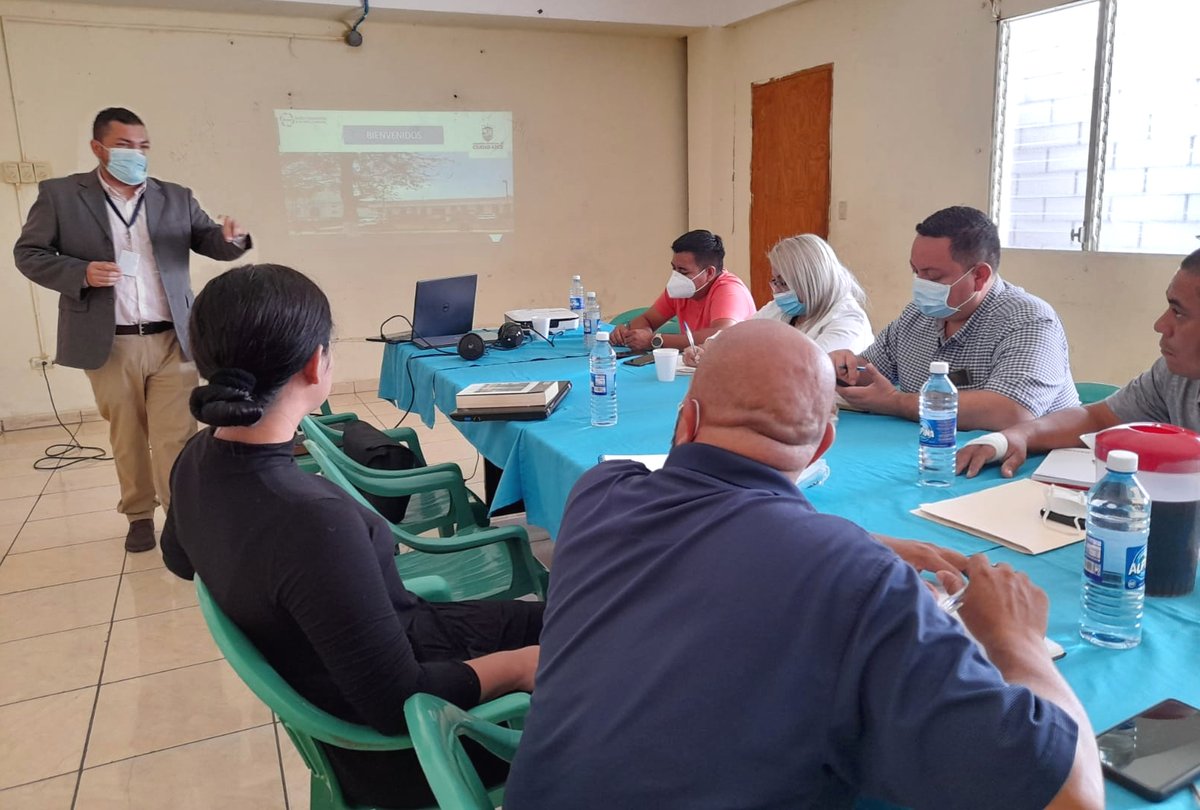 IsdemOficial's tweet photo. Con la finalidad de que la municipalidad de Ciudad Arce, en La Libertad, desarrolle una gestión local exitosa, el ISDEM capacitó a miembros del concejo sobre el reglamento interno de funcionamiento del mismo.
#isdematuservicio https://t.co/063xVWHmuZ