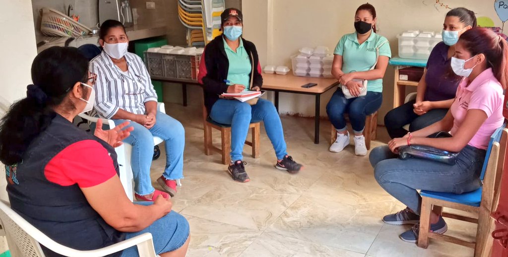 Fundacion_FASH's tweet photo. Equipo de educadoras de Fundacion Cira Cristina y Coordinadoras @MiesZona8 @InclusionEc   socializando el instructivo de implementación de protocolos para la atención virtual y semipresencial de usuarios del servicio de los "centros de desarrollo infantil -CDI" @maemontanov https://t.co/OwcyufHhme