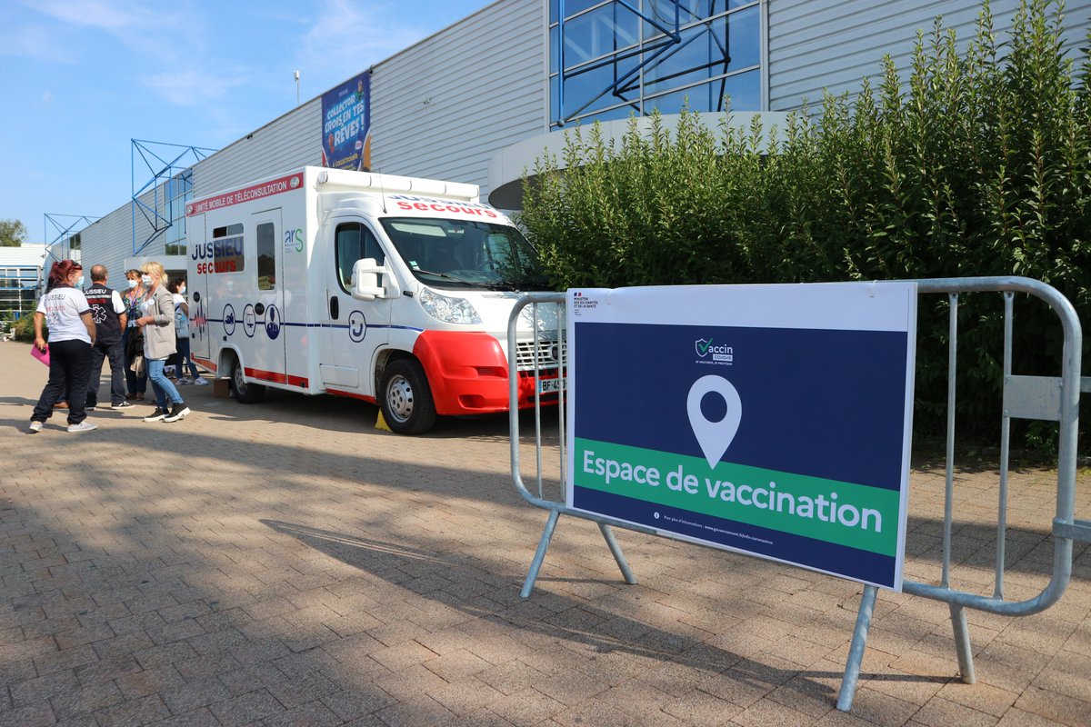 Prefet_90's tweet photo. #Vaccination sans RDV 
💉60 injections ont été réalisées aujourd’hui durant l’opération de vaccination "sans rdv" au centre commercial CORA à #Andelnans.
👏Merci à l'ensemble des partenaires.
@arsbfc  @JUSSIEU_secours  #UMPS90 @CoraFrance (belfort)
Tous vaccinés tous protégés https://t.co/GBGV6cBory