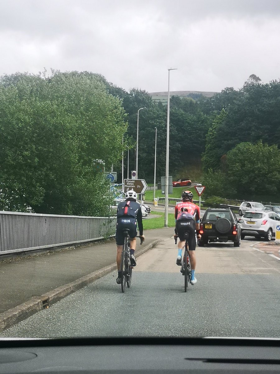 cymro21's tweet photo. @GeraintThomas86 @scottdavies95 wasn't stalking you coming through Ammanford earlier, honest! Cheers for the wave 👍🏻 #RideOn https://t.co/aq7TmPXXpS