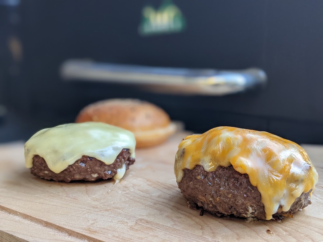 It's so good we had to share this - mailchi.mp/masonhillcattl…
Dungeness Crab Stuff Wagyu Burger !
#burger
#Crabburger
<a href="/masonhillcattle/">Mason Hill Cattle</a>
@grillgrates
@roguecreamery
#cheese
#hamburger
@greenmountaingrills
#gmg