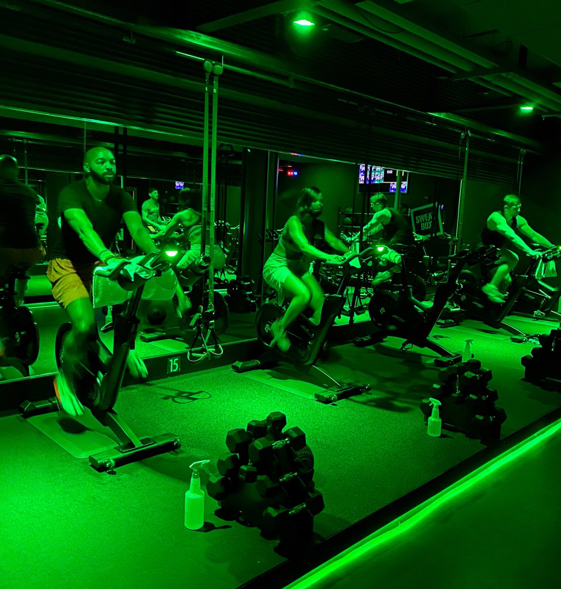 VIDAFitnessDC's tweet image. Short on time? Don't skip the workout. Try #SweatBox full throttle! We’ll hit you with the XT Trainer, dumbbells, and intense cardio intervals that will leave you maxed out from head to toe. 💪 💪 Become an Unlimited VIDA member and enjoy access to unlimited SweatBox sessions.