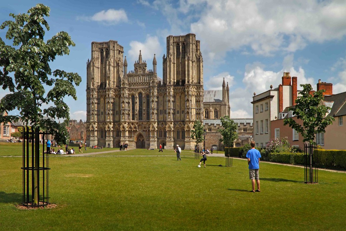 Want to live in the smallest city in #England? Coming soon to Haybridge, #Wells a collection of two and three bedroom homes available on #SharedOwnership! Register today for updates 🏡 📲 bit.ly/3xY1LCG