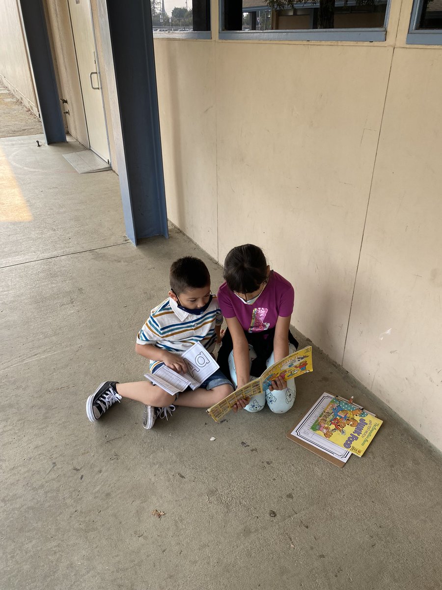 AshleyMBSD's tweet photo. Bullpup Book Buddies! Readers are leaders! @BurtonSchools #bsdwelcomeback #bullpupstrong #bsdGATE @btorres78 https://t.co/nrshVT8HER