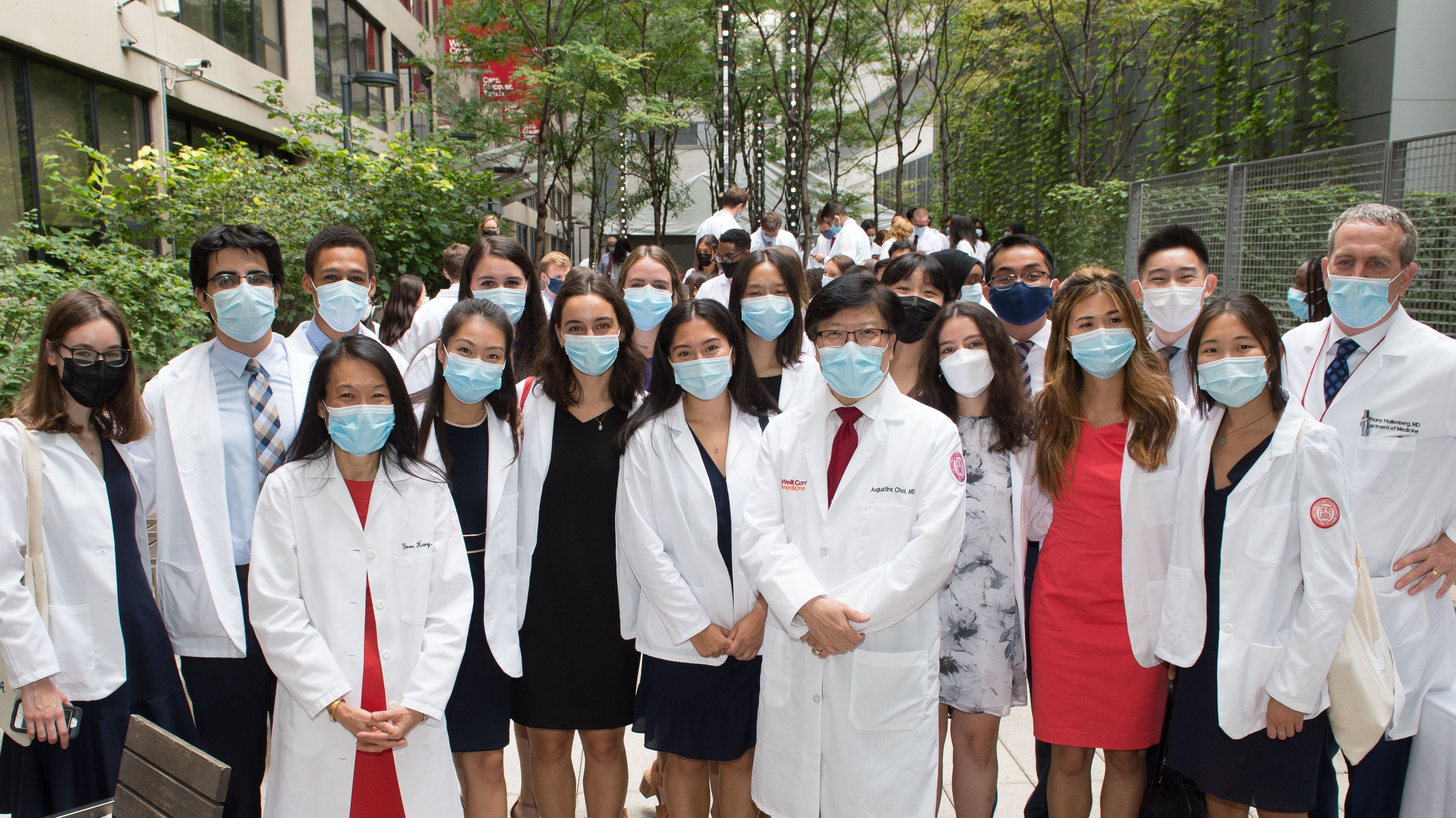 Short white deals coat medical student