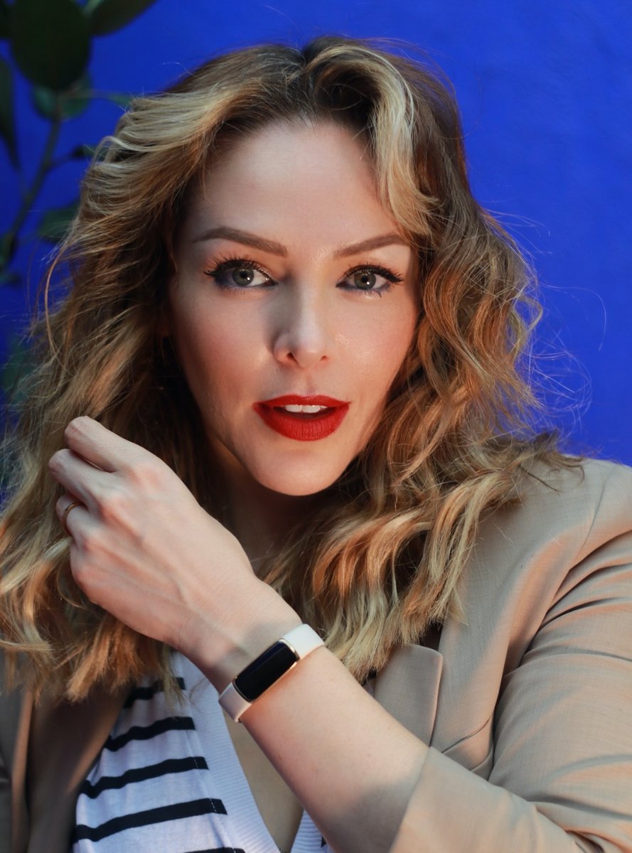 The bad news is time flies. The good news is you're the pilot. Make it count. ⏰✨
.
#Time #FitbitParaTodo #FitbitLuxe @fitbitlatam