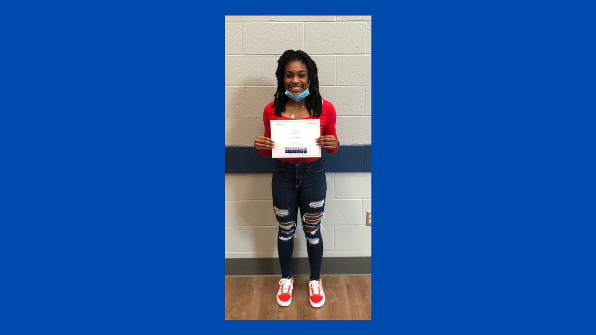 Congratulations to Warren East High School's Amiyah Carter for placing third in the long jump in the KHSAA State Track Meet! She was honored at the WCPS Board of Education Meeting. For a complete list, click here bit.ly/3sxvAba
#wcpsleads #BigDistrictBigOpportunities
