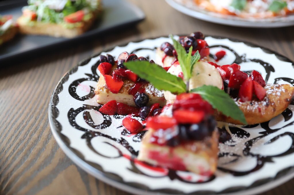 Satisfy that sweet tooth with our Dulce de Leche Toast - available during brunch every Saturday and Sunday from 11am to 4pm. 😋 #lajosiechicago 
#chicago 
#westloop