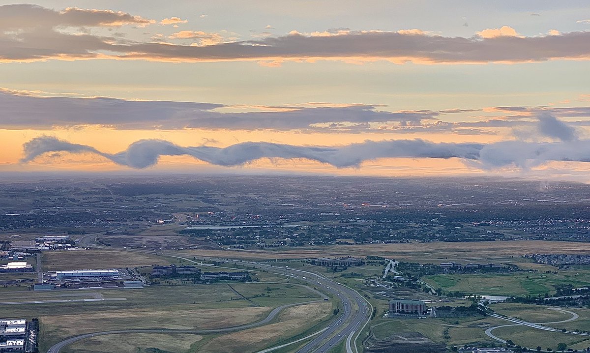 Curly Q Cloud #weather #cowx #morningflight #colorado #denver #weatherreport #weatherphotos #wxphoto #aerialphotography #aerialpic #cloud #curlyq