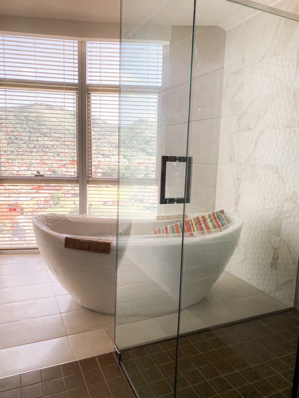 Wicked1JI's tweet photo. Tub with a view? #workinprogress #bathroom #interiordesign #earthcolours https://t.co/rMjLym2kL7