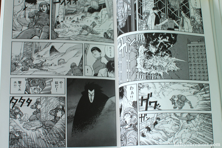 The same is true for Satoshi Kon's ( who is an early protege of Otomo ) manga; these are from Opus. You can learn a lot about comic framing & composition from studying both Otomo and Kon's manga and storyboards - https://t.co/ZVaeSSuBQb #blauereview 