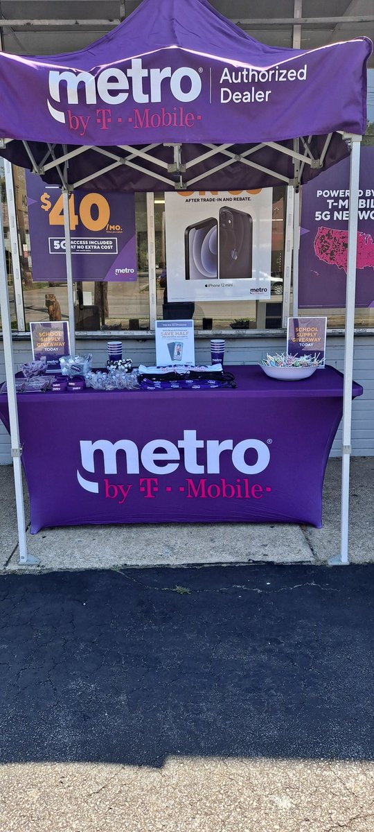 AngelH_Metro's tweet photo. Providing an Un-Carrier Experience at 12328 St. Clair Ave with Talkalot. Customers are excited about our great deals and to experience the power of the T-Mobile 5G network. Giving back to our Customers is what we do. @WarrenGMetroCLE @kcampbel46 @meganpanicucci @thayesnet https://t.co/bl66X4yt5U