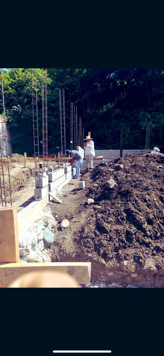 ActionforEdu's tweet photo. Another week of building from our fantastic team 🙌🙌 We are so thankful for our construction team in Honduras for making this dream a reality and we cannot wait for the community of Trinidad to have its very own tuition-free nursing school! 🏫 👩‍⚕️👨‍⚕️ https://t.co/CAp6MvKim3