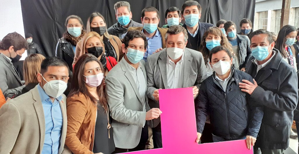 pridemocrata's tweet image. "Chile Podemos ➕" con @sebastiansichel

Hoy renovamos nuestra imagen porque como coalición creemos que un nuevo Chile es posible con el aporte de todos los partidos y el mundo de los regionalistas y los independientes. Para ver más detalles pulse aquí 👇

instagram.com/stories/pridem…