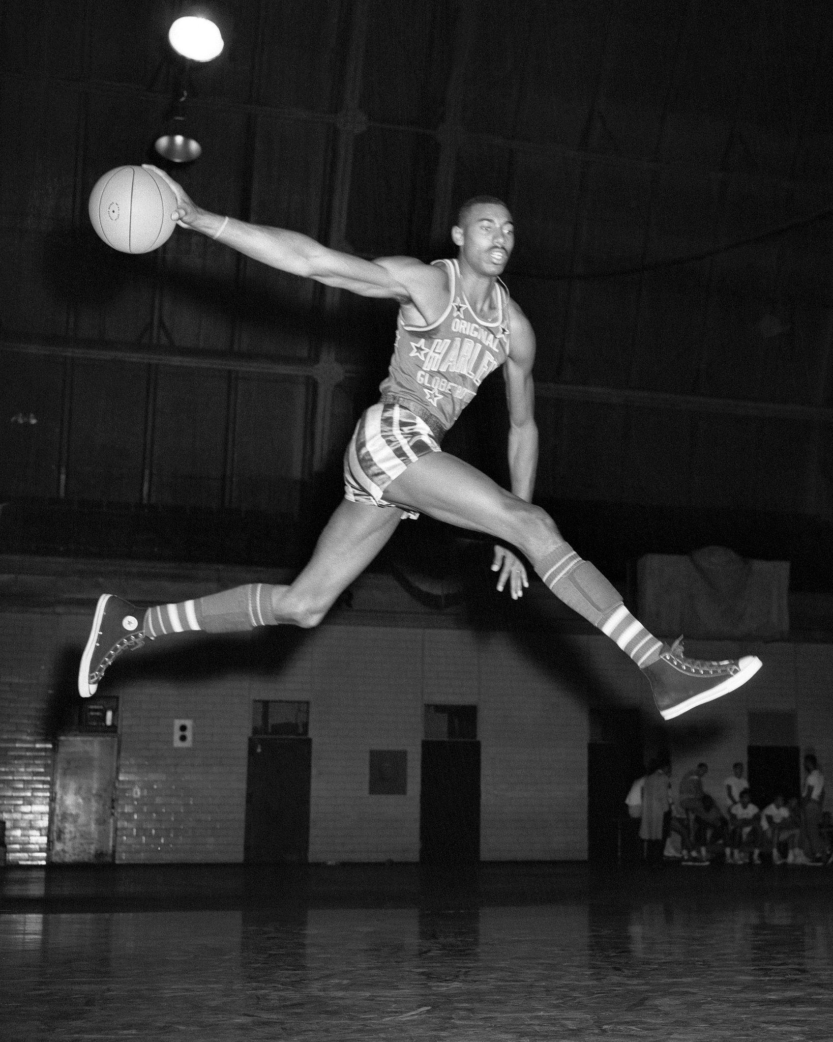 Happy birthday to Wilt Chamberlain, one of the greatest centers ever. 
