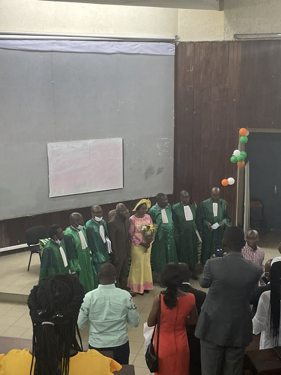 gestion_aa's tweet photo. Félicitations à la coordinatrice adjointe  Dr @FofanaAlimata4 pour la mention très honorable @MamiWataProject @GRIDArendal @Mineddci @assi_officiel https://t.co/I7HgqZu38Y