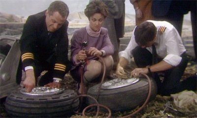 Prof_Quiteamess's tweet image. #TimeFlight chat a whole back led to me digging out the #TopFact that Concorde's nose wheels had a mere 31" diameter, tichy for an airliner. Not QUITE as small as they appear in TF, but not far off.