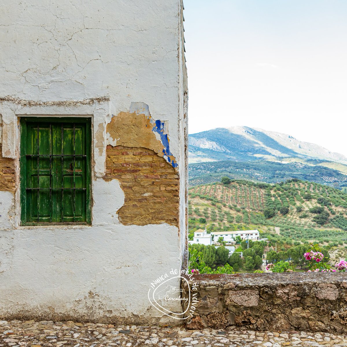 TurCarcabuey's tweet photo. 🪟Rincones con magia que regala el paso del tiempo y acompañan a unas vistas increíbles.

📌Tienes toda la información para tu visita en https://t.co/shOiOogP7F

#NuncaDejarásDeVolver #SubbéticaCordobesa
#DestinoSICTED #TurismoRural #Carcabuey https://t.co/PDNPa4JtZl
