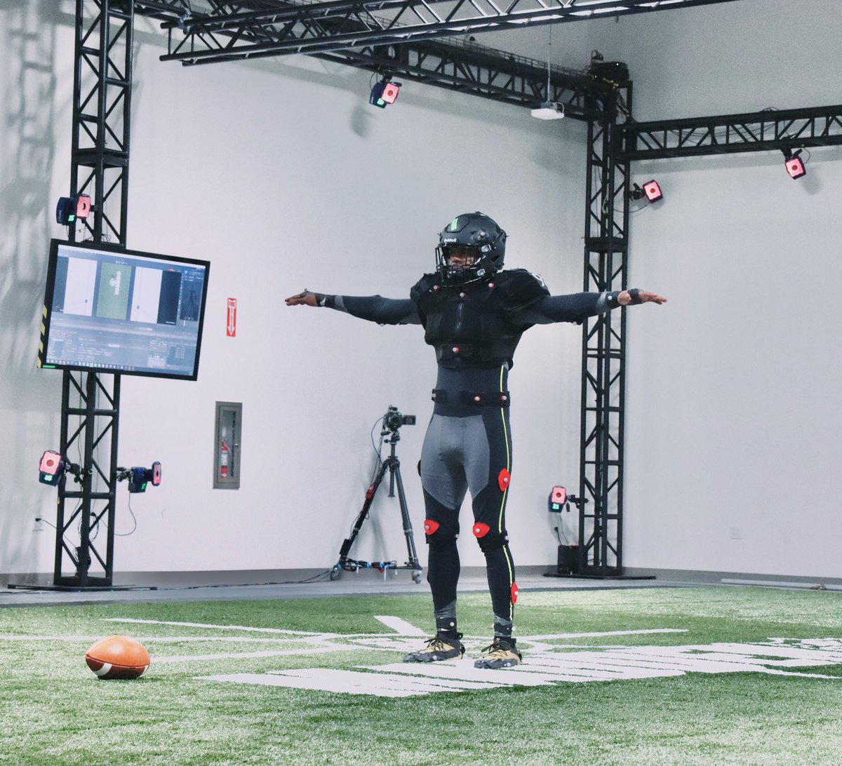 OmarCook_'s tweet photo. Madden โ22 drops TODAY ๐ฎ Go get that!
S/O to the team at @3rdand1inc and @EAMaddenNFL #TheGoToGuys https://t.co/xk6aYO3DKl