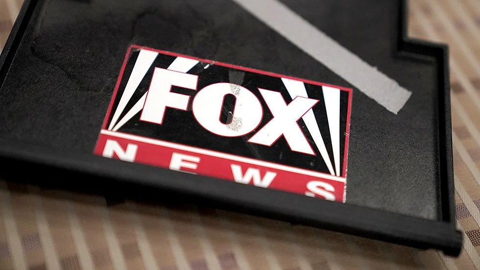 thehill's tweet image. Fox News requires employees to provide vaccination status hill.cm/kmmxpX9