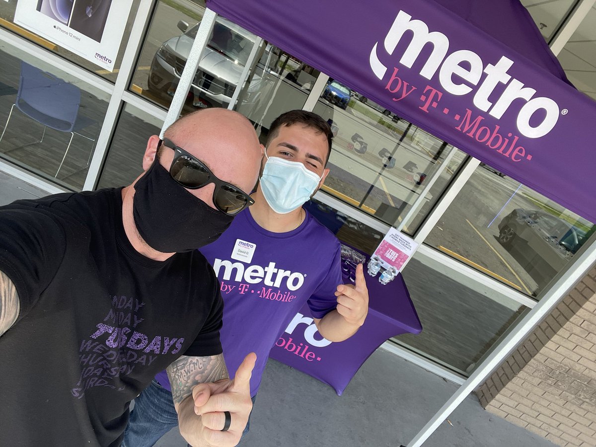 Out here in the beautiful Florida sun selling phones. 13508 university plaza st in Tampa!! <a href="/JonFreier/">Jon Freier</a> <a href="/meganpanicucci/">Megan Panicucci</a> <a href="/TonyCBerger/">Tony Berger</a> <a href="/garybenson1/">Gary Benson Jr.</a> <a href="/KenMillerFLC/">Ken Miller</a> <a href="/Mohammad_h5522/">Mohammad Hammad</a>