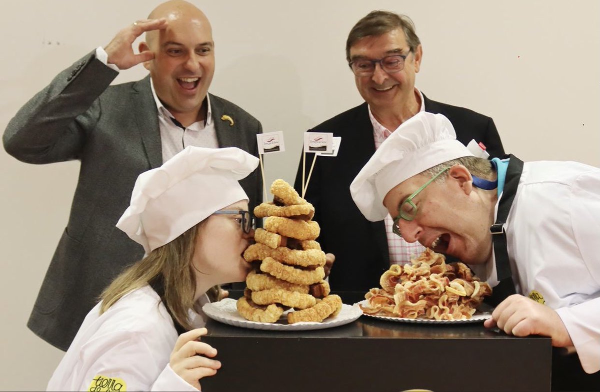 Lo bien que lo vamos a pasar con <a href="/JosdeLunaActor1/">José de Luna (Actor) Oficial</a> y <a href="/GloriaRamosOfi1/">Gloria Ramos (Oficial)</a>. Aparte de unos campeones y grandes actores, son unos apasionados del <a href="/TorreznodeSoria/">Torrezno de Soria</a> 🥓

Muy pronto, y gracias a <a href="/tierradesabor/">Tierra de Sabor</a> 💛 nos tocará #AprenderParaENSEÑAR 😊 en la cata #ElDespertarDeLosSentidos