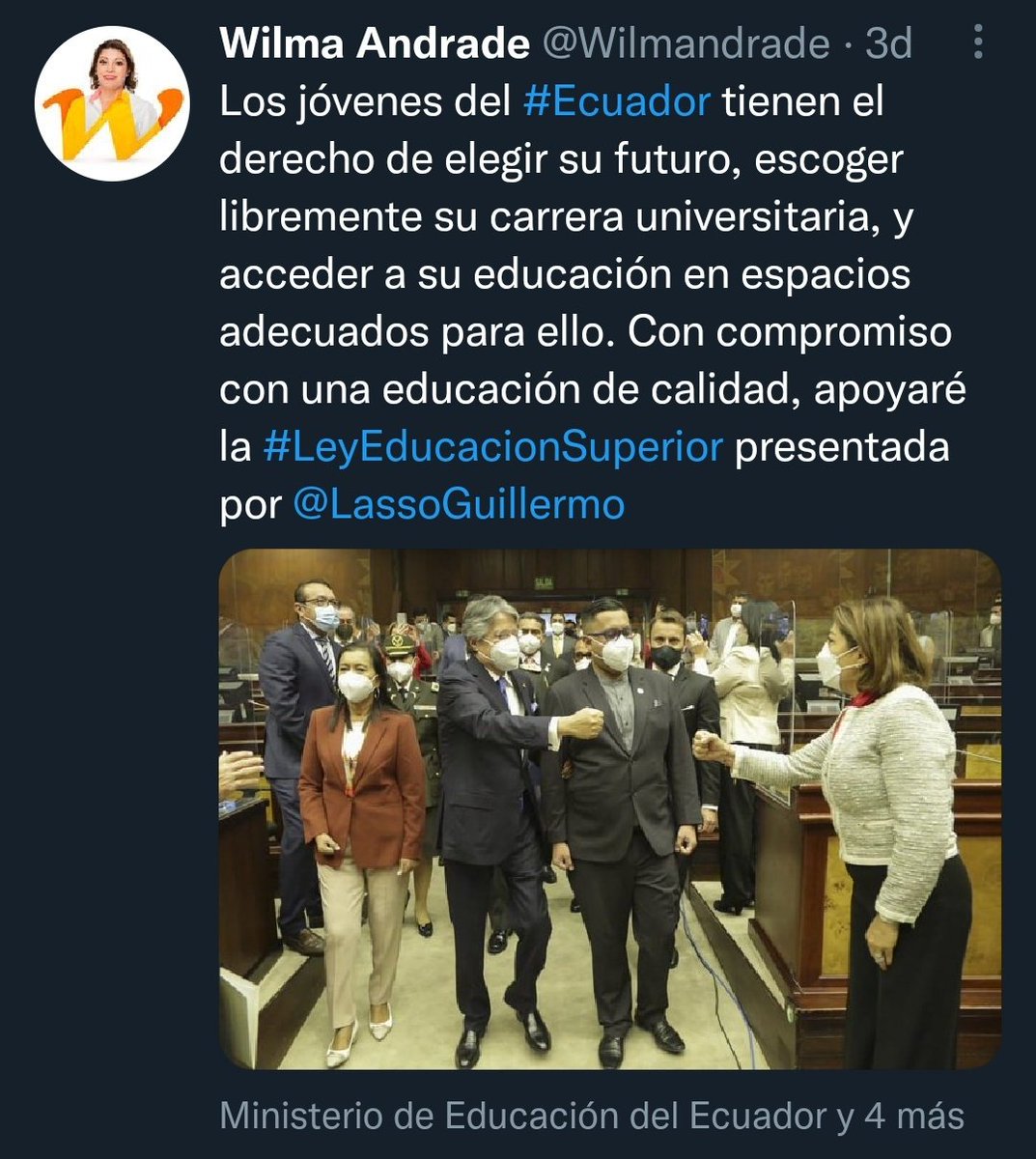 Explicacion de lo que es la "verdadera izquierda" en Ecuador :

Primera imagen : Wilma Andrade en campaña pateando el trasero de Lasso.

Segunda imagen : Wilma Andrade besando el trasero de Lasso mientras este destruye la educación publica :