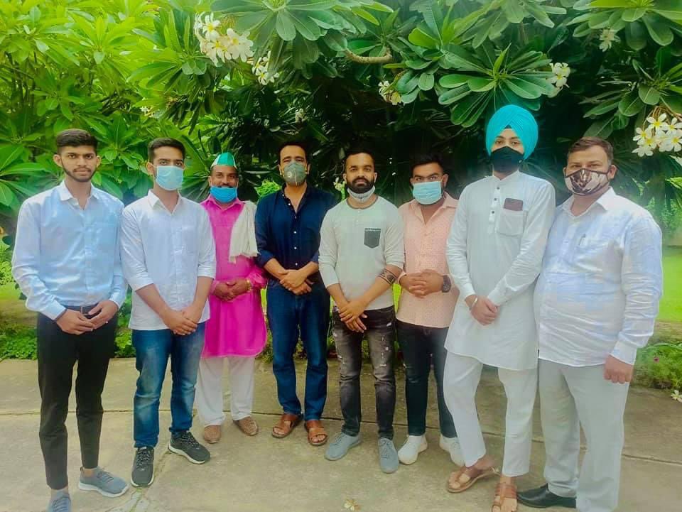 KasanaVasu's tweet photo. राष्ट्रीय लोकदल के राष्ट्रीय अध्यक्ष श्री जयंत चौधरी जी से मुलाकात कर उत्तराखंड की छात्र राजनीति पर चर्चा की।
@jayantrld @YouthRLD @abhishekrld_ 
@BhanuRLD https://t.co/85yJ6his1F
