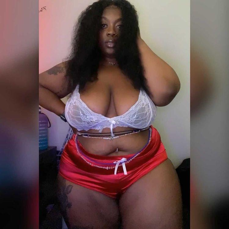 LipsOnLLC's tweet photo. LipsOn wants to thank @Heymoshimoshii for modeling our Floral Lace Top Lingerie Set!! We really do appreciate ur support! Start shopping wit LipsOn today! Go to our website Link is In BIO! Or follow us On IG @LipsOn_Fashion
#LipsOn #Lingerie #fashion #Supportblackbusinesses https://t.co/vmSx8sGEXl