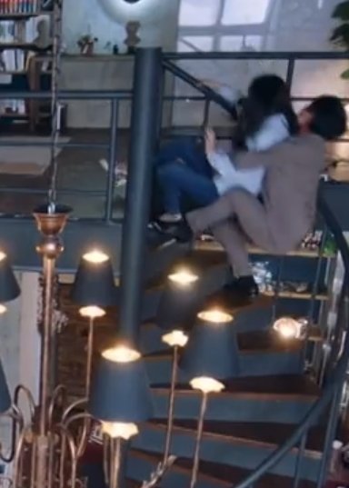 MyGirlHyeonsoo's tweet photo. Ronchul falling down the stairs frame by frame coz why not
#Penthouse3Ep11 #rona #yoonchul #drha #ronchul https://t.co/OO6hiyGs9V