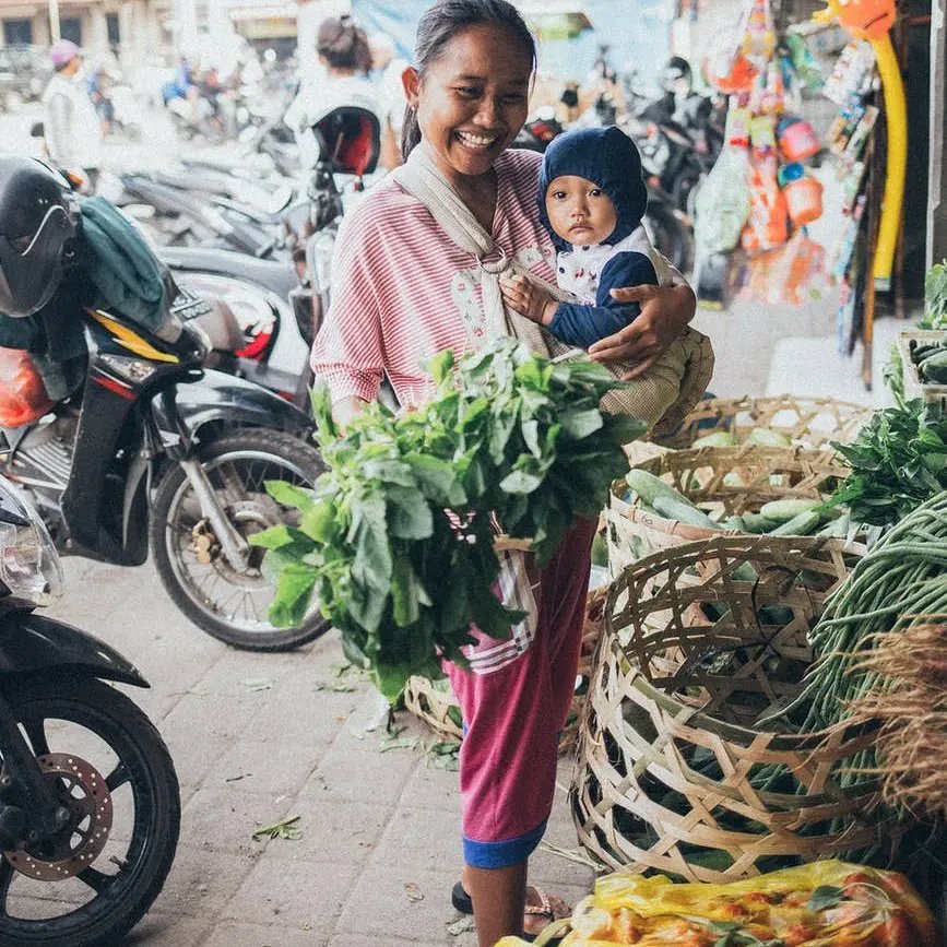 EMforCharity's tweet photo. 🖐🌱🌍We are a piece of this planet. We are food.
.
🫂💗 The people who give you their food, give you their heart. ❤💙💜
.
.
#emforcharity #sharethefood #helpingothers #givetoothers #helpandinspire #hearts #volunteer #weareone #loving #carying #ong https://t.co/HBg1gYAIoZ