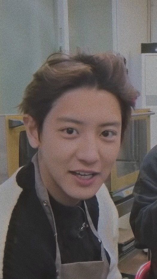 cyhourly's tweet photo. 엑소 찬열  #CHANYEOL #찬열 #チャニョル #灿烈 https://t.co/z6oFW8DtRg