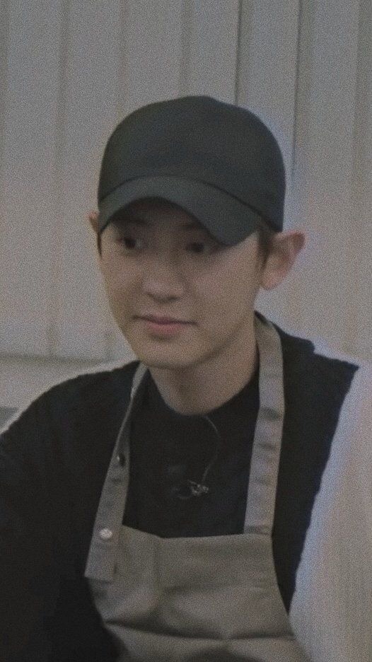 cyhourly's tweet photo. 엑소 찬열  #CHANYEOL #찬열 #チャニョル #灿烈 https://t.co/z6oFW8DtRg