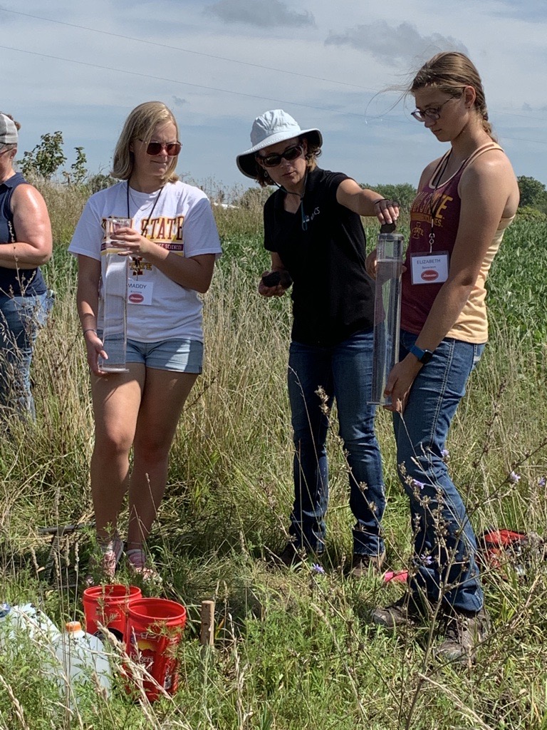 isuagronomy's tweet photo. This morning took our freshman Learning Community Field Trip to the McNay Research Farm in Chariton. Students chatted with Clarabell Knapp, ISU field agronomist and Julie McMichael with NRCS.

Lunch and tour at Wallace Country Life Center before heading to Corning. https://t.co/rFMugmGqqP