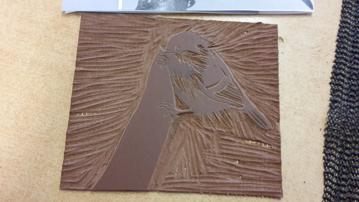 sternianna's tweet photo. #AskCarl 
Do you know the reference for this #bird with #linol? 

Cut: @sternianna 
Refernce: @CarlBovisNature 

#kleineKunstklasse #birding #morebirdslesspolitics https://t.co/K9P2Rk26Gq