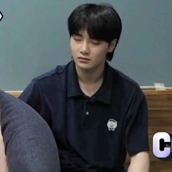 thinkinginnie's tweet image. sleepy jeongin