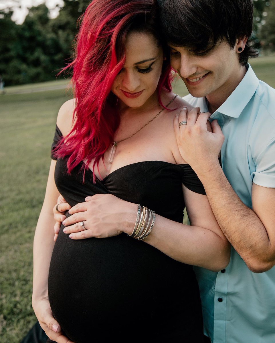 JaclynGlenn's tweet photo. Still🤰so here are some more pics :) @dmfdmfmusic 

https://t.co/wUV4ct7of3 https://t.co/mQ8InkjCei